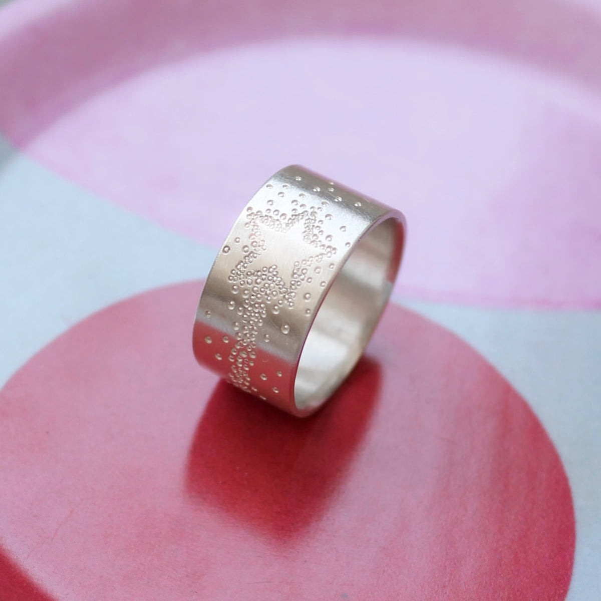 breiter Bandring aus Sterling Silber mit Sternschnuppe
