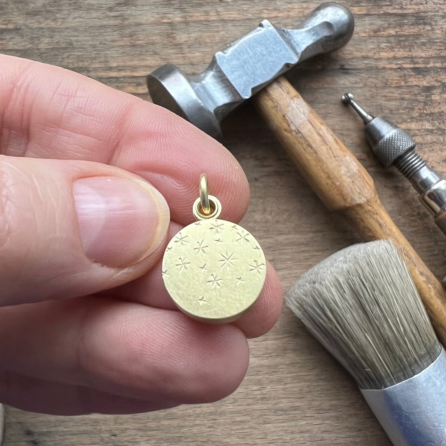 beautiful 18ct gold locket for two photos with stars