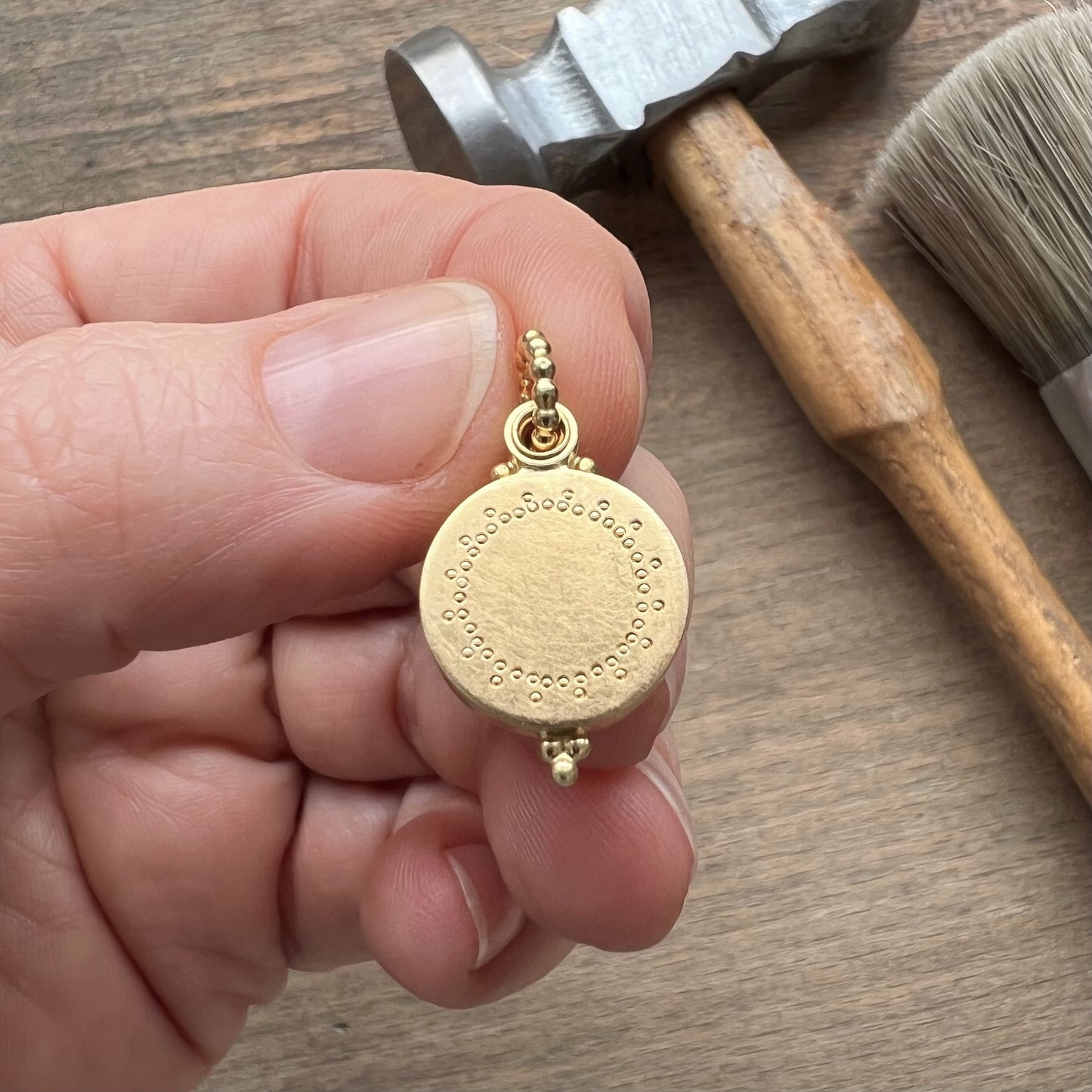 18ct golden photo locket with dainty lace design