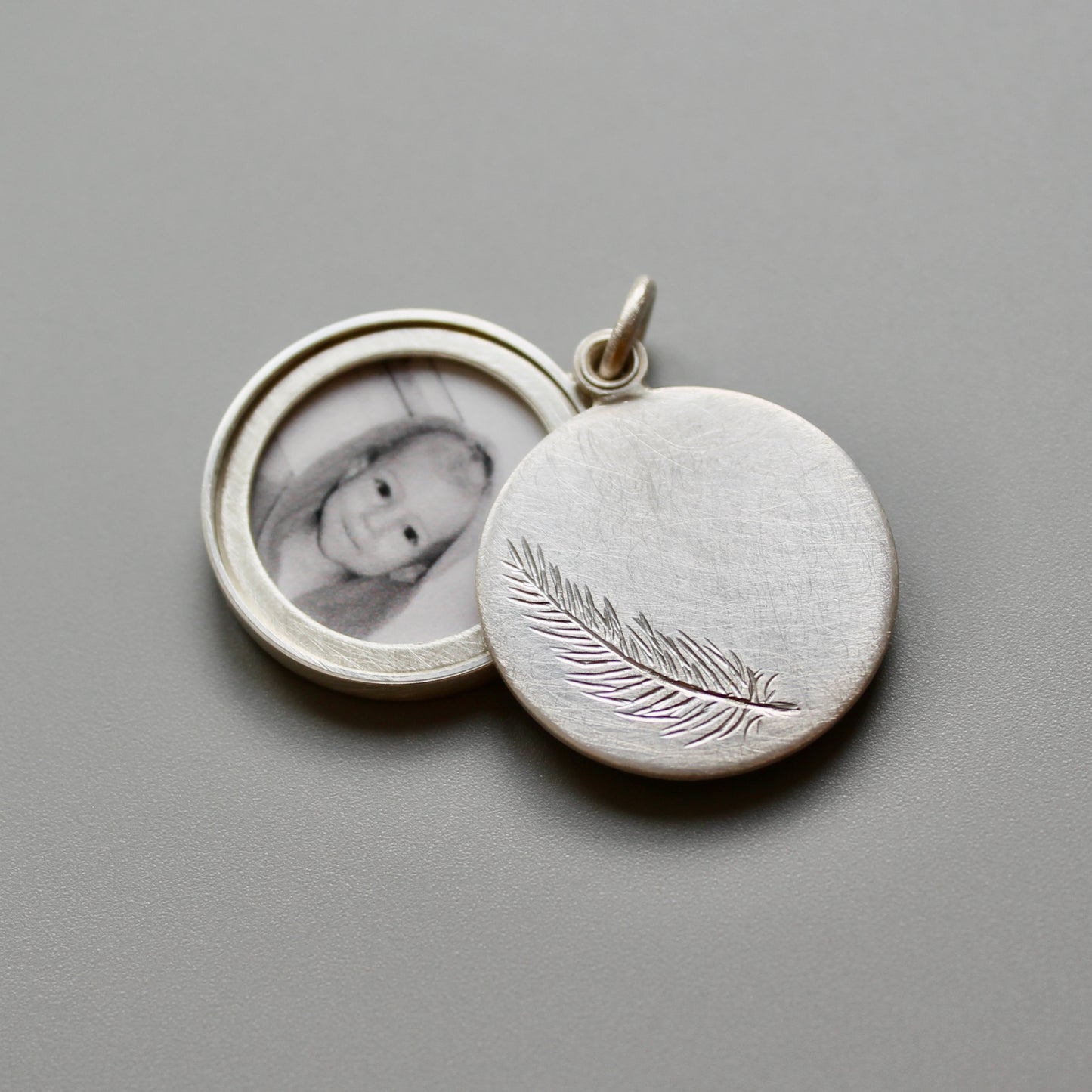 poetic feather locket Sterling Silver – photo pendant - remembrance locket