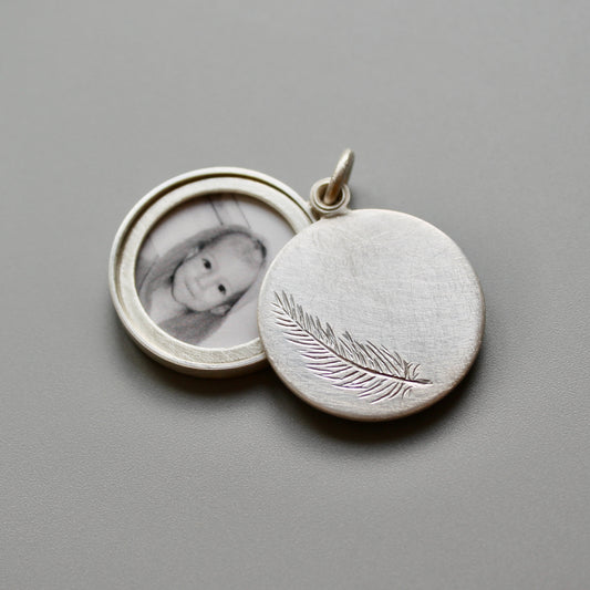 poetic feather locket Sterling Silver – photo pendant - remembrance locket