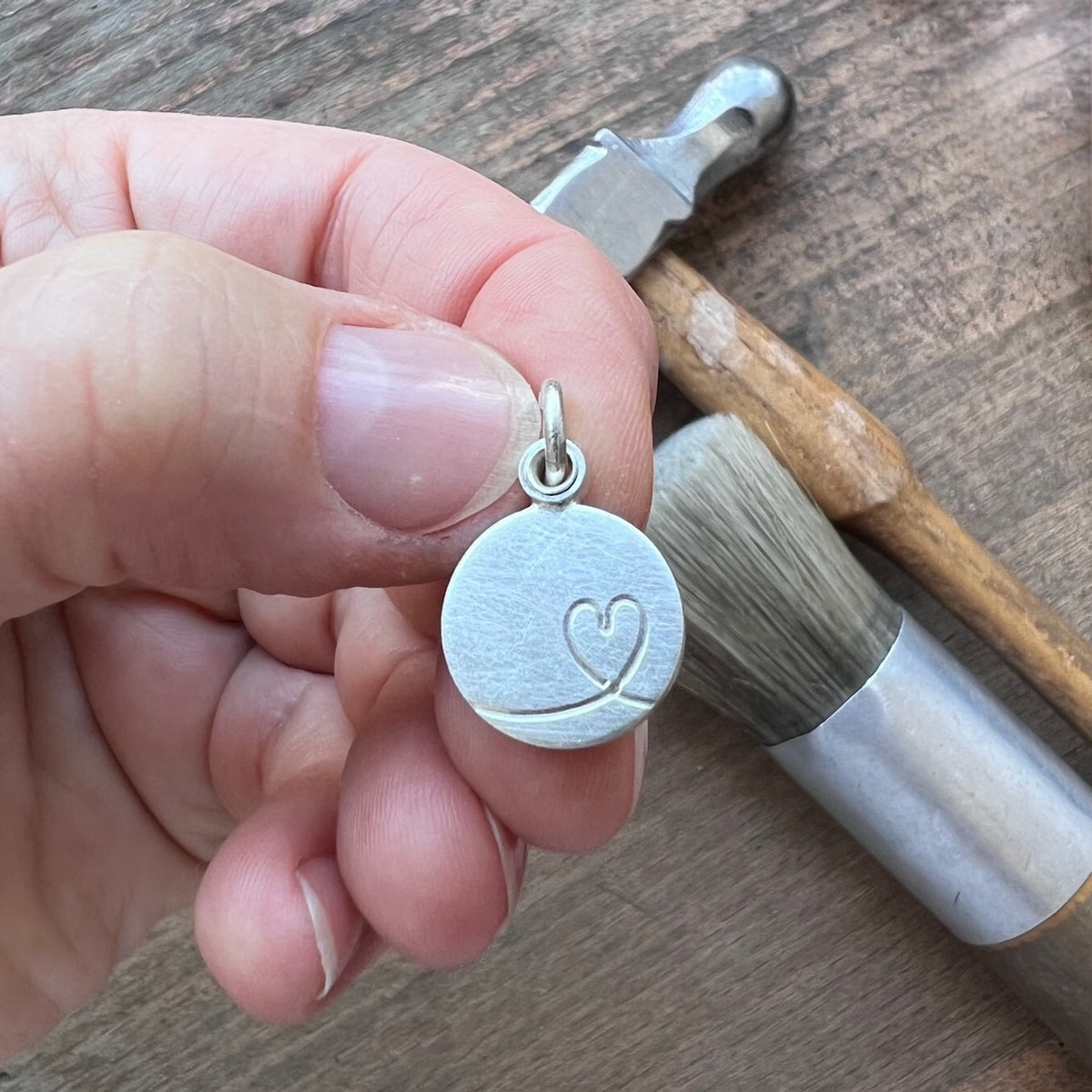 romantisches Medaillon aus Silber für ein kleines Foto mit Herz