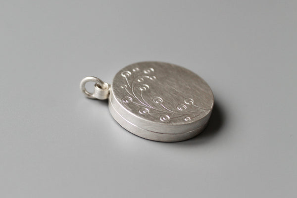 romantisches Medaillon Sterling Silber für zwei Fotos mit floralem Design