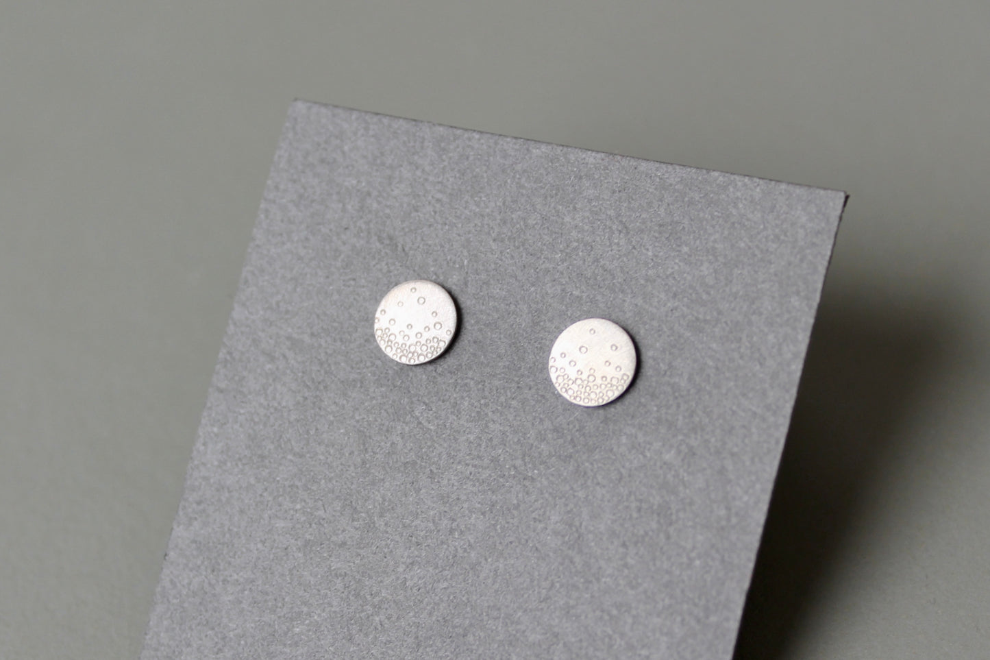 minimalistische Ohrstecker aus Sterling Silber mit Bubbles Design