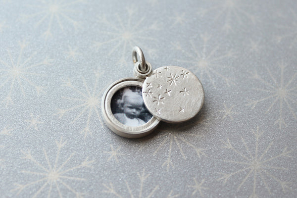 kleines romantisches Medaillon aus Sterling Silber mit Sternennacht