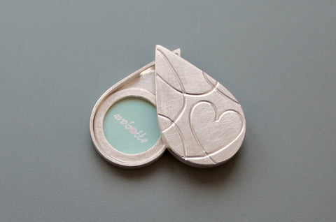 double photo pendant with elegant heart design