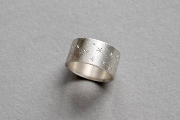 unisex silver band ring with stars