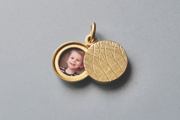 minimalistic golden locket for two small pictures