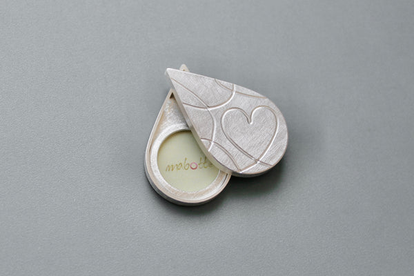 double photo pendant with elegant heart design