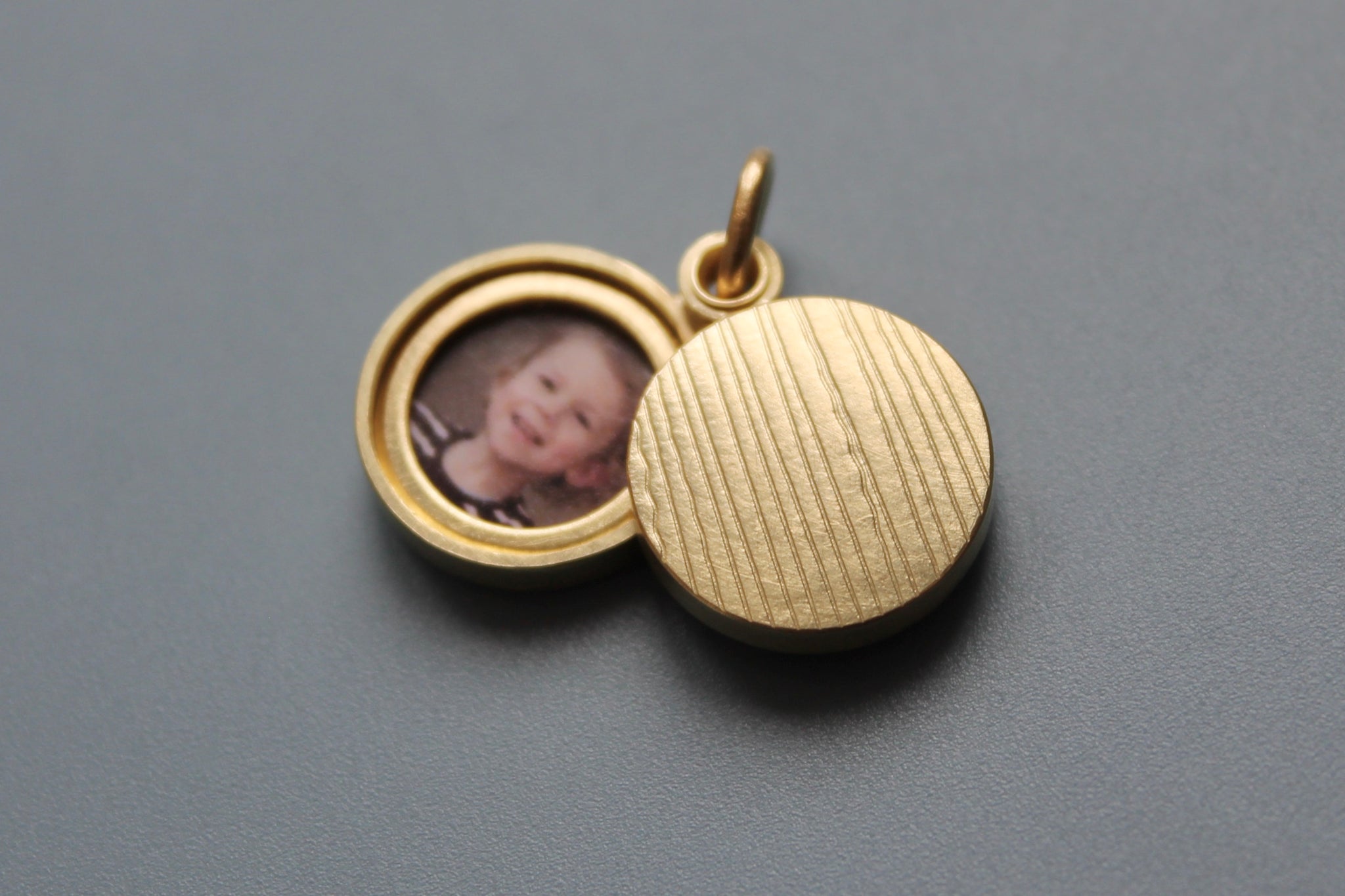 minimalist mabotte locket for two photos in 18ct gold