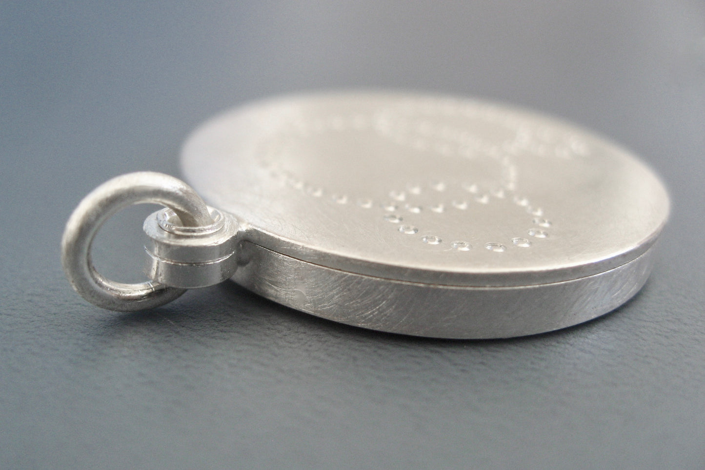 modernes Erinnerungsmedaillon in schlichten Kreise-Design aus 925/000 Silber