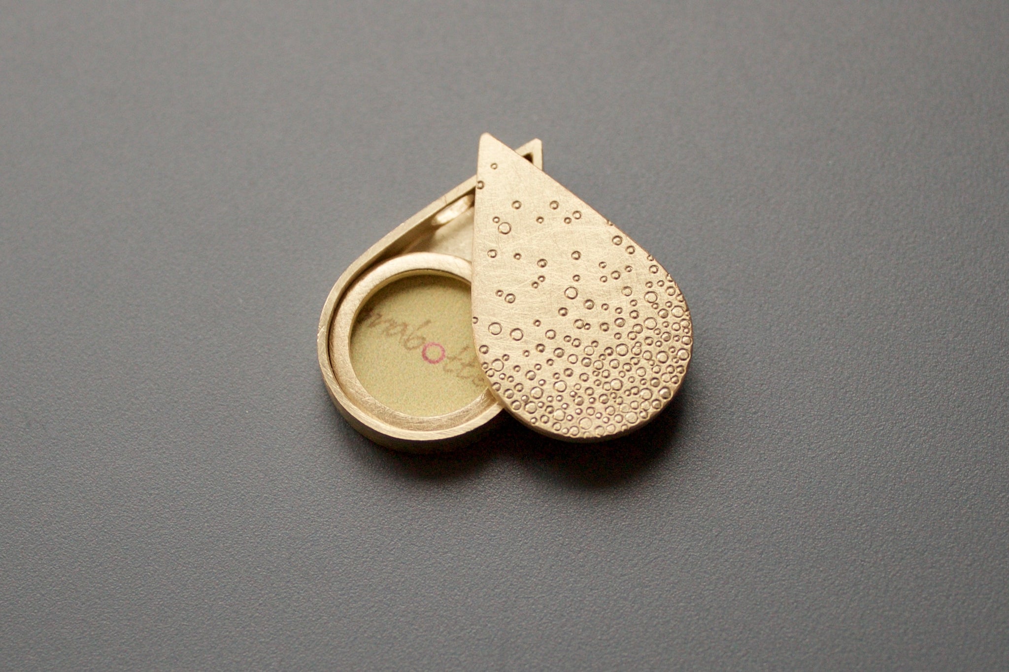 unique golden drop shaped photo pendant with bubbles design