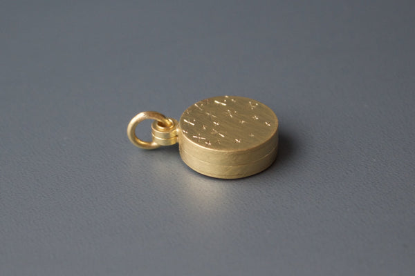 beautiful 18ct gold locket for two photos with stars