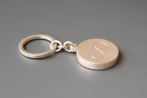 schöner Schlüsselanhänger für ein Foto in Sterling Silber mit Unendlichkeitszeichen

