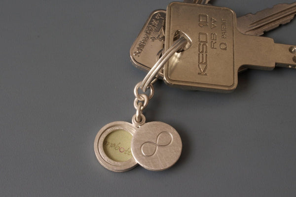 schlichter Schlüsselanhänger für ein Foto mit Unendlichkeitszeichen aus 925/000 Silber