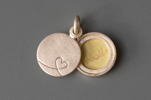romantisches Medaillon aus Silber für ein kleines Foto mit Herz
