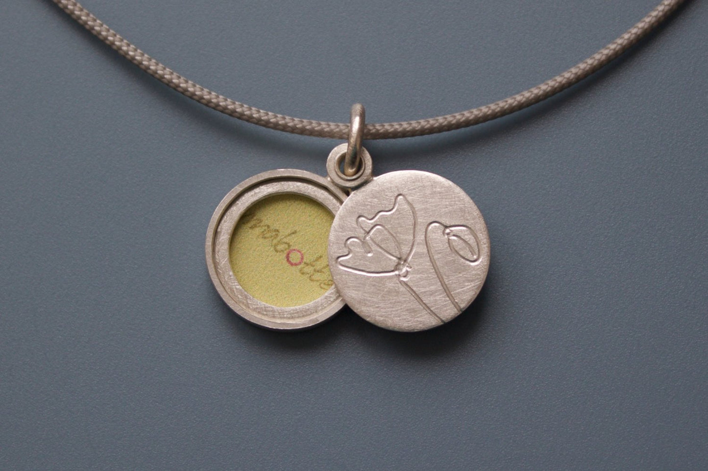 unique floral locket for one picture with poppies in sterling silver